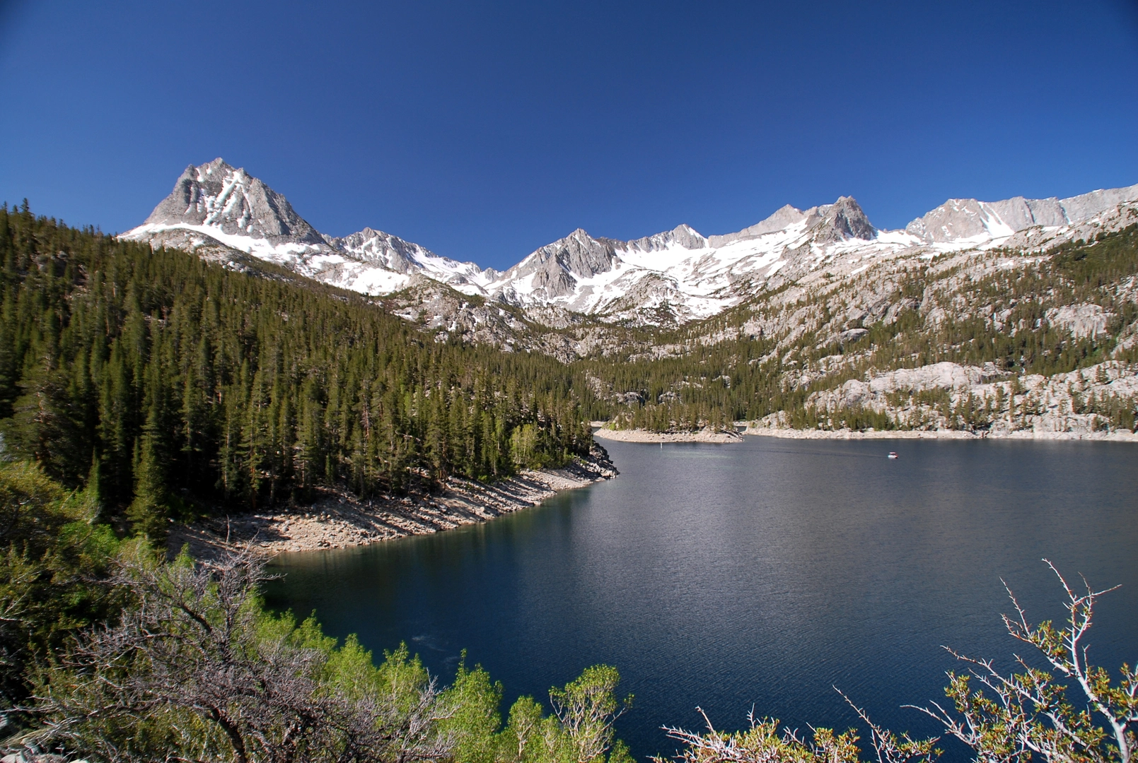 An image depicting the trail Bull Lake via Bishop Pass Trail and its surrounding area.