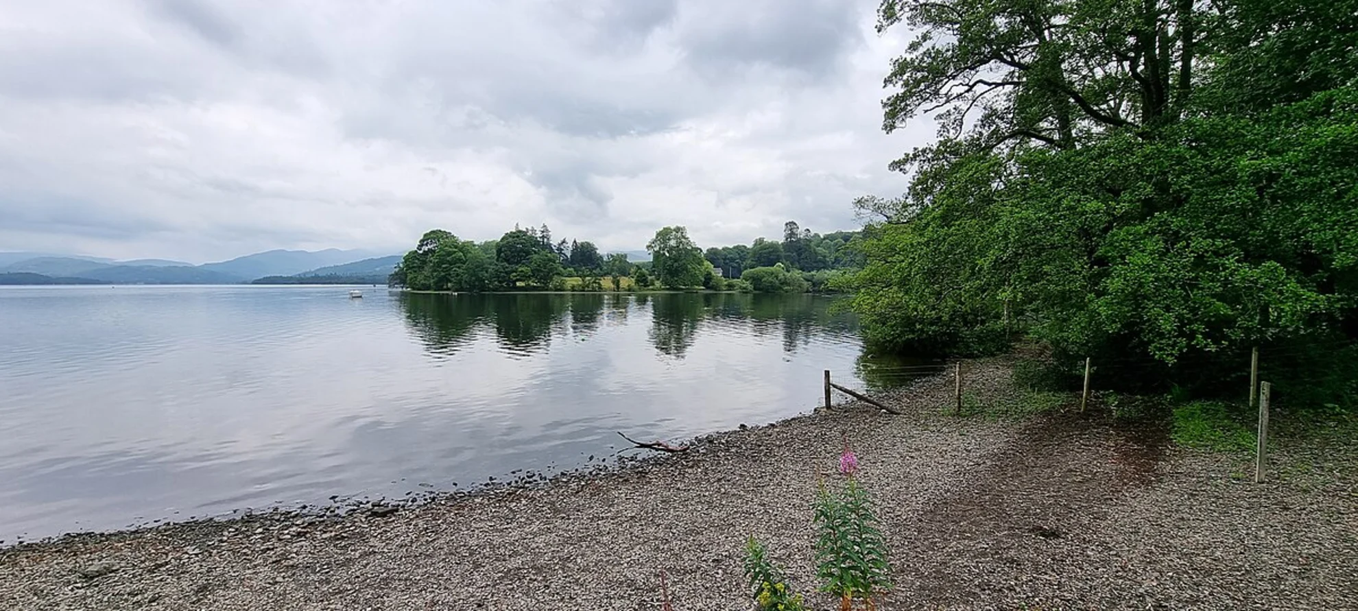 An image depicting the trail Queen Adelaide Hill and Windermere Loop and its surrounding area.