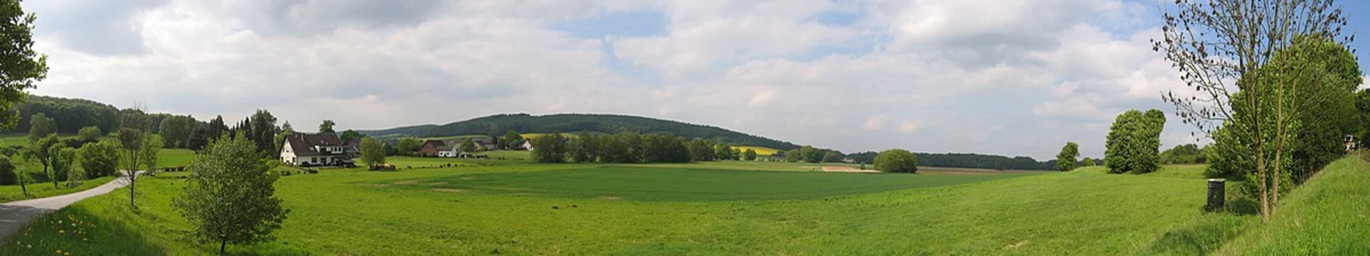 An image depicting the trail Eggetaler Panorama Rundwanderweg and Preussusch Oldendorf Eininghausen and its surrounding area.