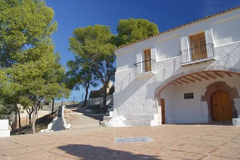 An image depicting the trail Magdalena - Font Salut - Barranc d'Olaria - Vía pecuaria - Magdalena PR CV 378 and its surrounding area.