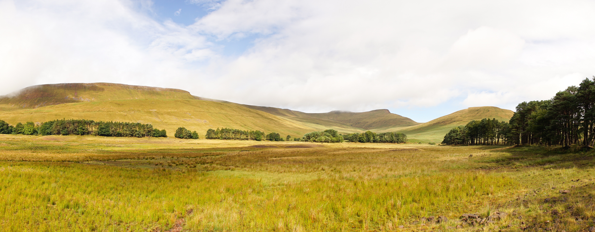 An image depicting the trail Fan Brycheiniog and Picws Du and its surrounding area.