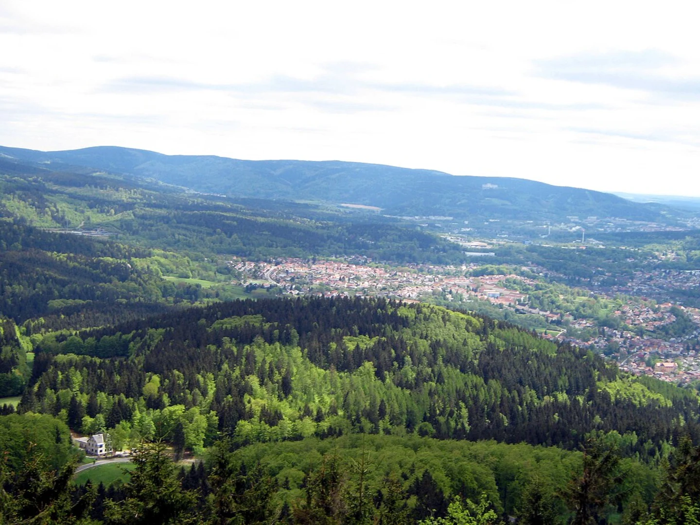 An image depicting the trail Braukopf Loop via Hirtentrift and its surrounding area.