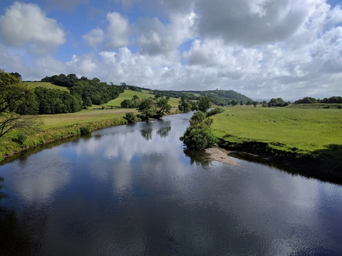 An image depicting the trail Caton to Kirkby Lonsdale Walk and its surrounding area.