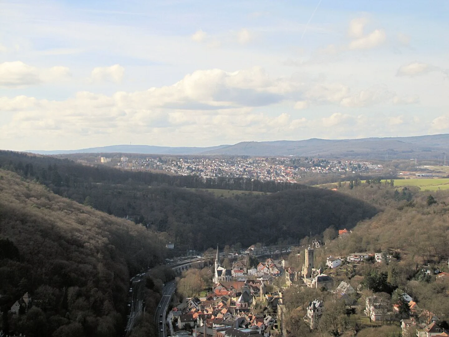 An image depicting the trail Taunusklub Route and its surrounding area.