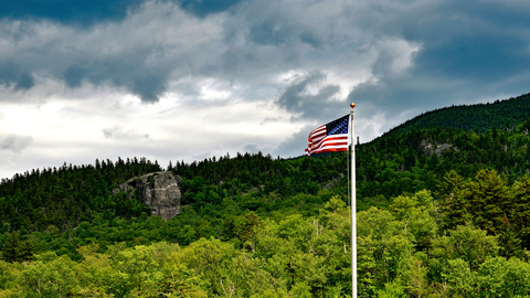 An image depicting the trail Square Ledge in Pinkham Notch and its surrounding area.