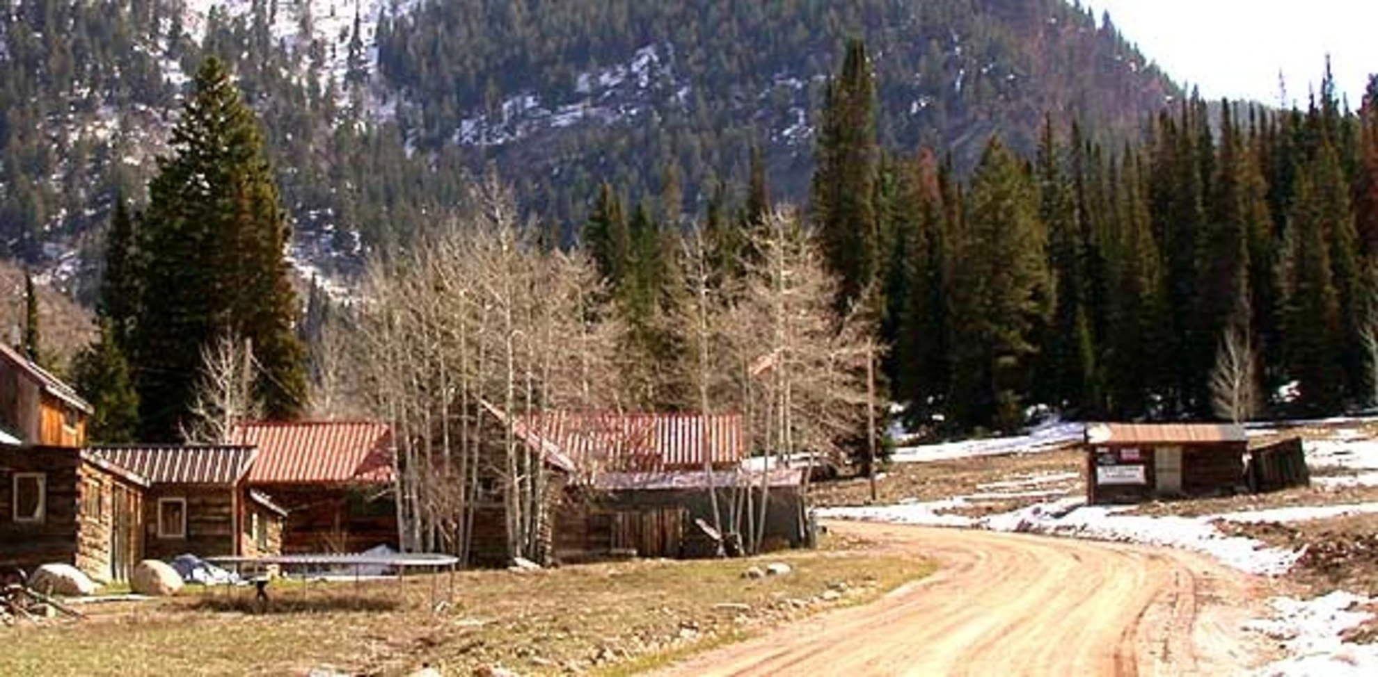 An image depicting the trail Gandolf via TinCup Trail and its surrounding area.