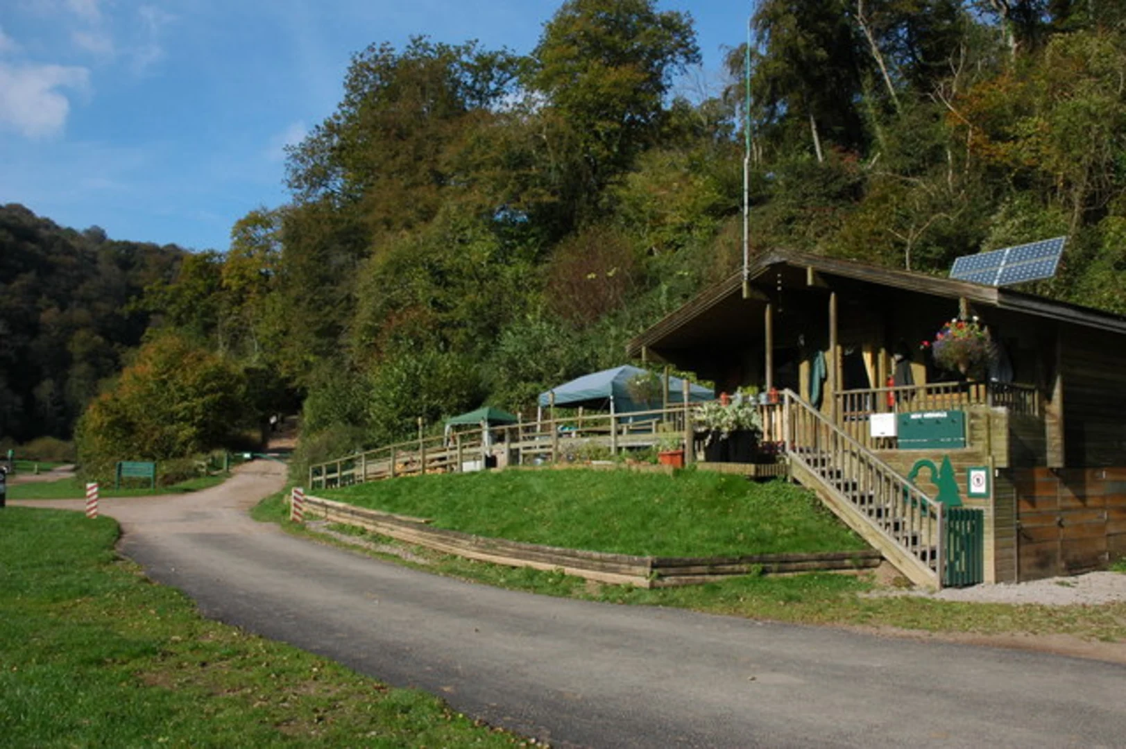 An image depicting the trail Wye Valley Walk and Peregrine Path and its surrounding area.