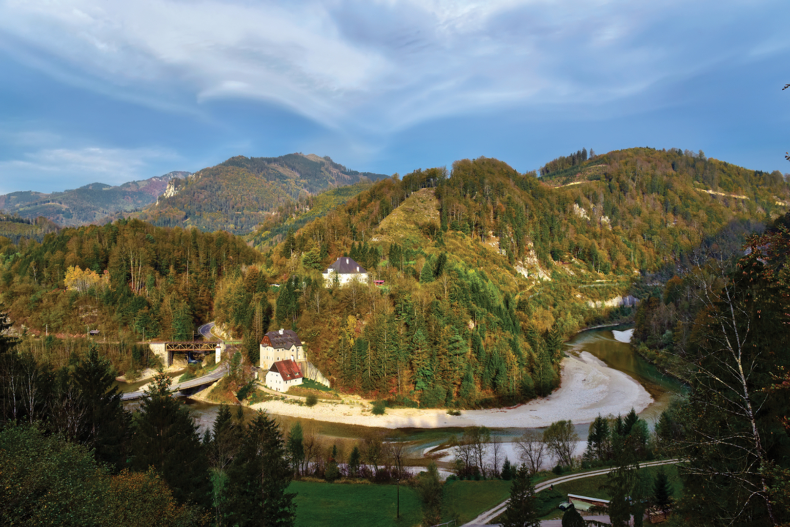 An image depicting the trail Tanzboden and Stumpfmauer - Voralpe and its surrounding area.