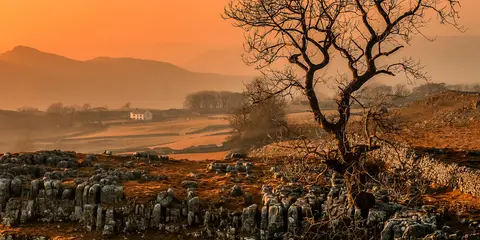 An image depicting the trail Settle Loop via Pennine Bridleway and its surrounding area.