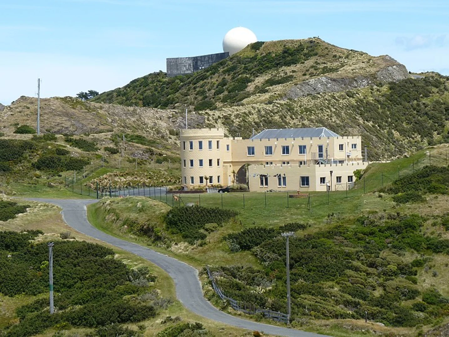 An image depicting the trail Wind Turbine, Te Kopahou and Red Rocks Loop and its surrounding area.