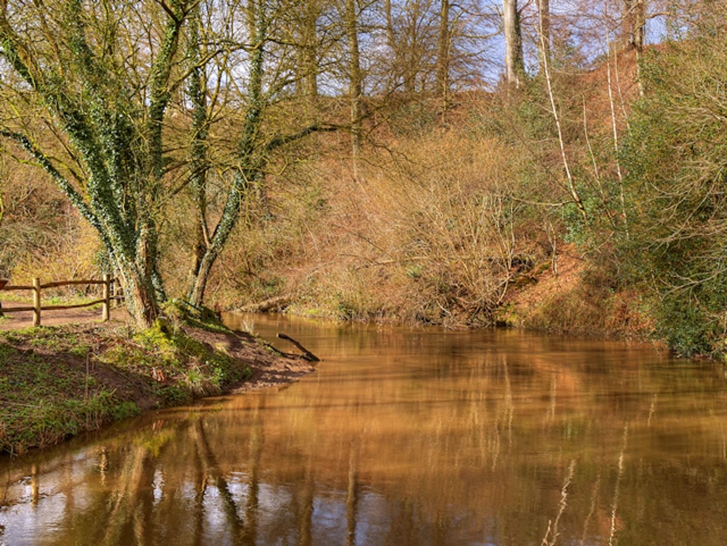 An image depicting the trail River Bollin and River Dean in Styal and its surrounding area.