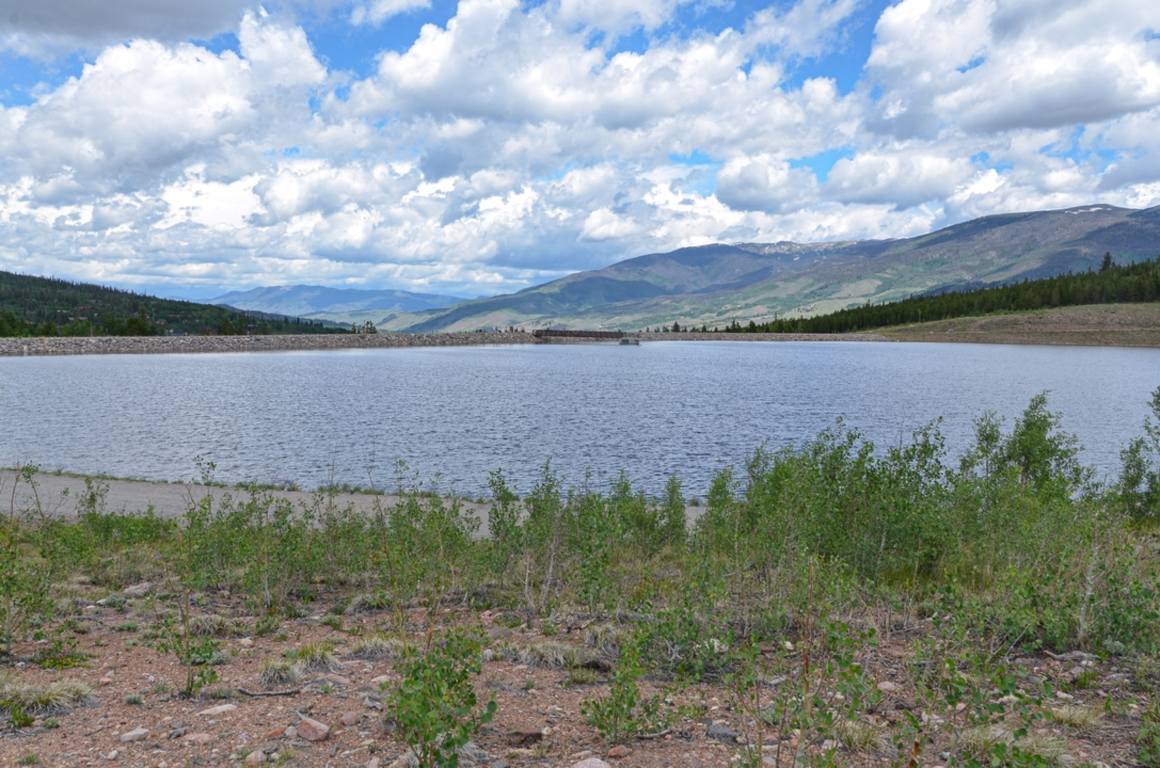 An image depicting the trail Old Dillon Reservoir Trail and its surrounding area.