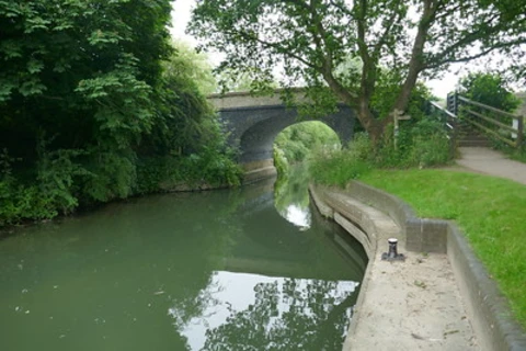 River Thames and Kelmscott Manor via Church Path
