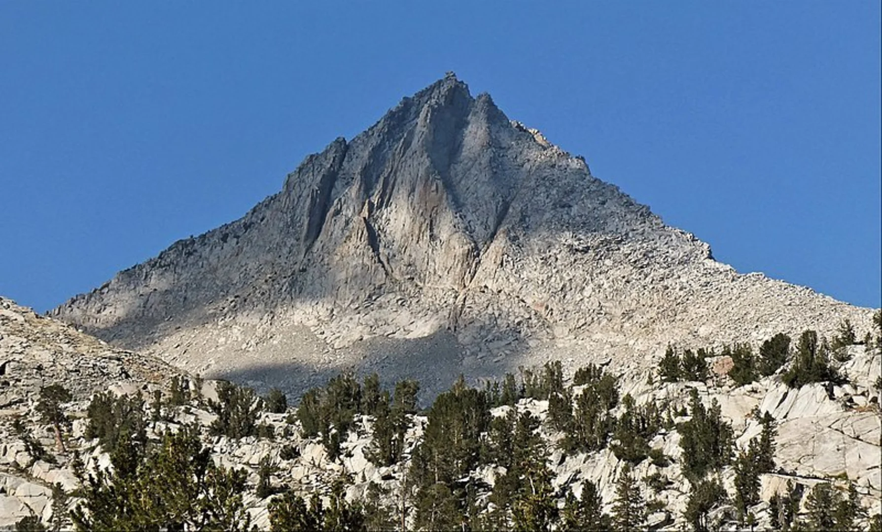 An image depicting the trail Harvey Lake via Hooper Diversion Trail and its surrounding area.