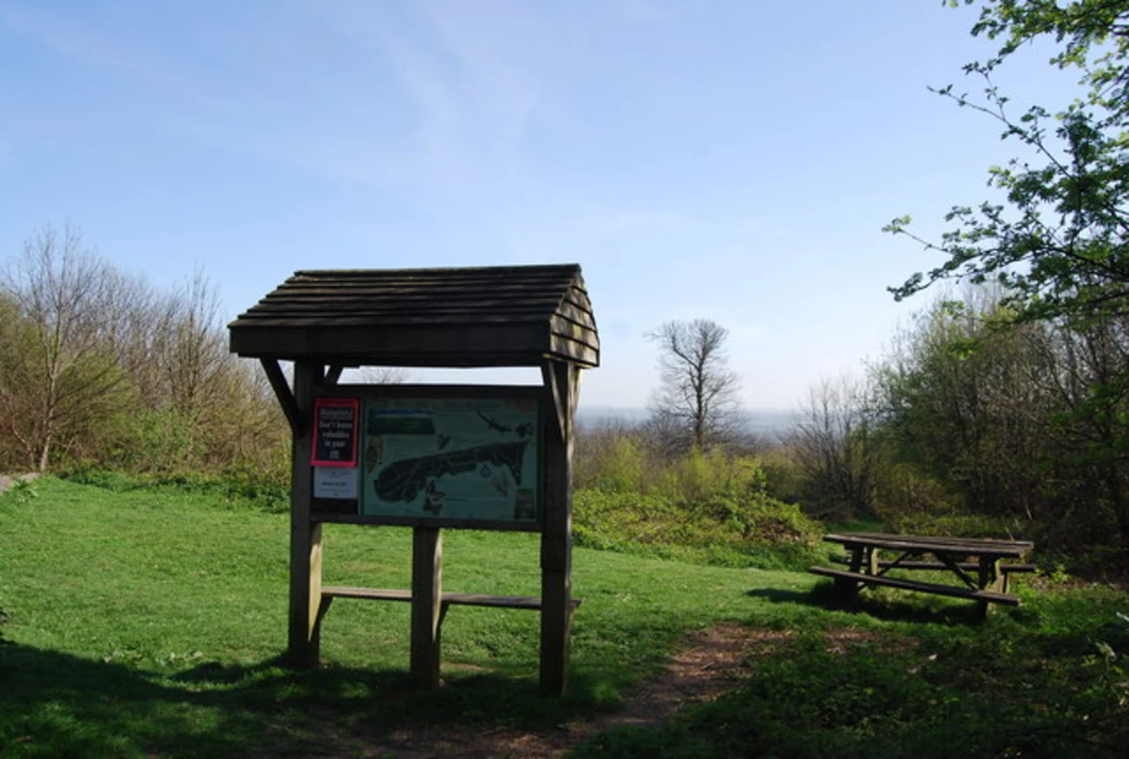 An image depicting the trail Yorks Hill and Tilehurst Wood Loop - Idle Hill and its surrounding area.