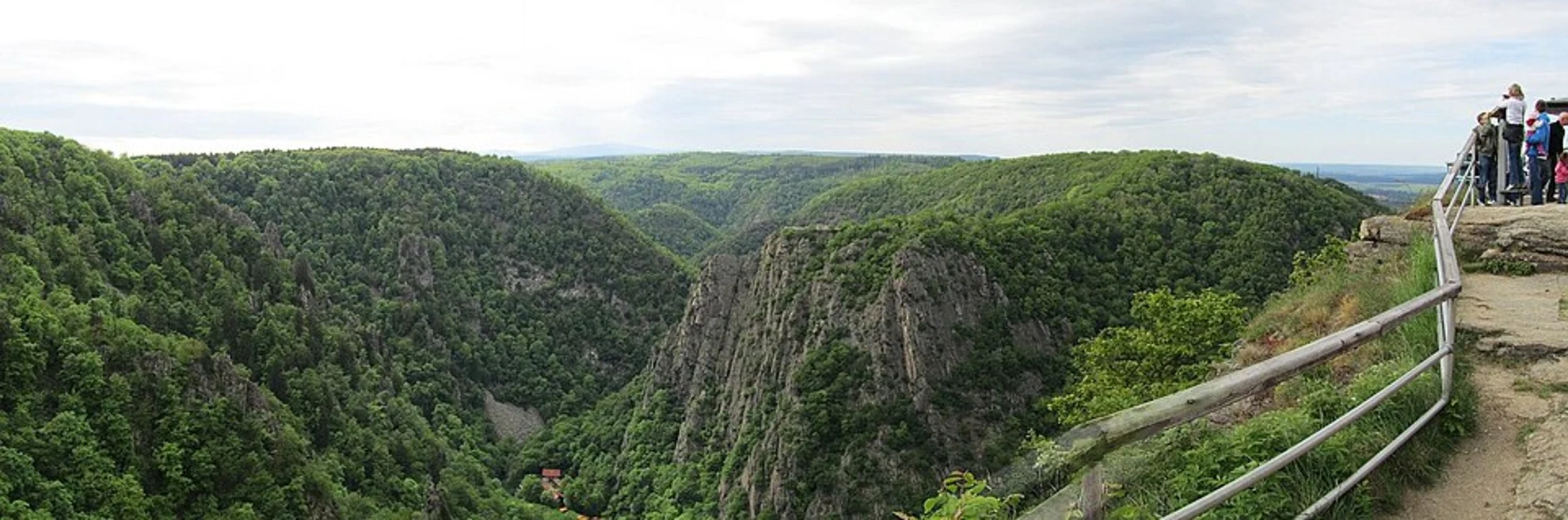 An image depicting the trail Hexentanzplatz and Tierpark Hexentanzplatz via Harzklub Weg and its surrounding area.