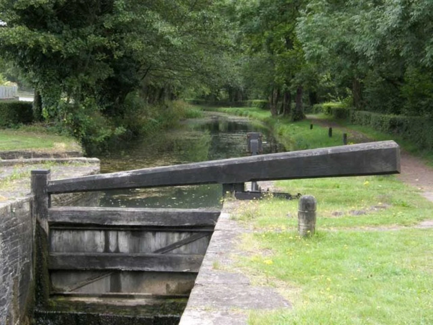 An image depicting the trail Neath Canal Walk and its surrounding area.