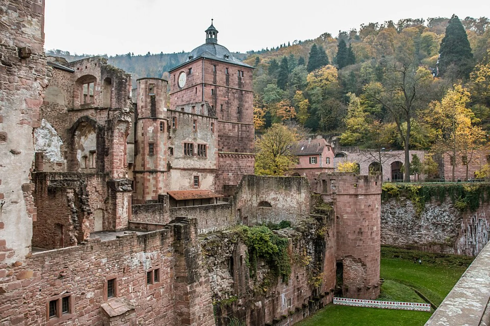 An image depicting the trail Heidelberg Castle to Neckargemund Walk via Konigstuhl and its surrounding area.