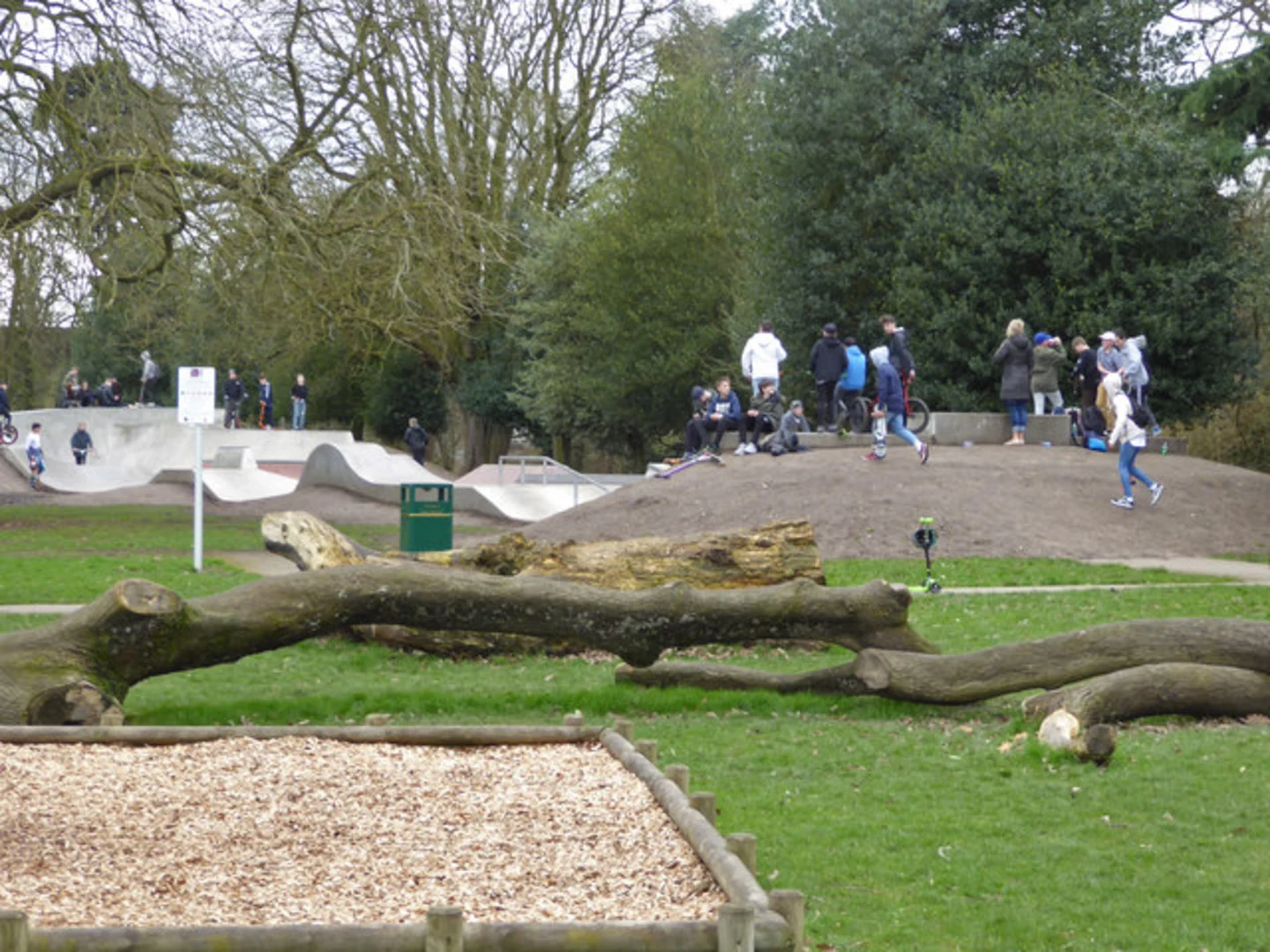 An image depicting the trail Warwick Loop via Victoria Park and its surrounding area.