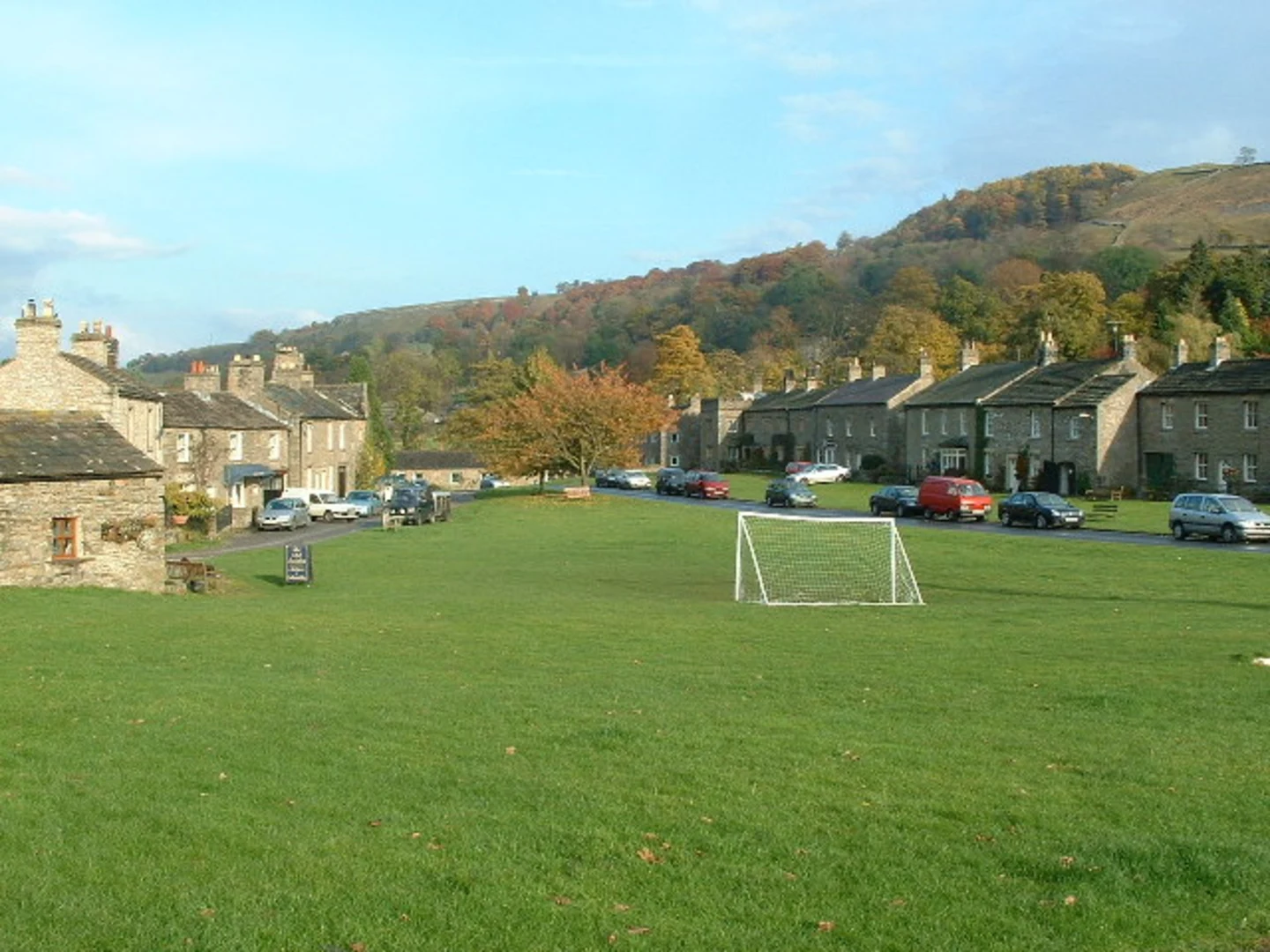 An image depicting the trail West Burton to Kettlewell Walk and its surrounding area.