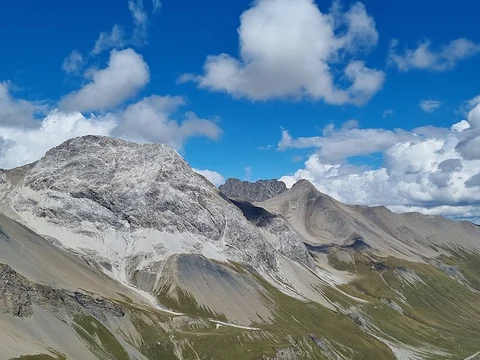 An image depicting the trail Kesch Trek and its surrounding area.