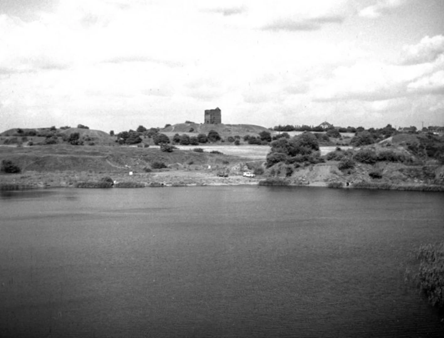 An image depicting the trail Middle Pool and Trench Pool Loop and its surrounding area.