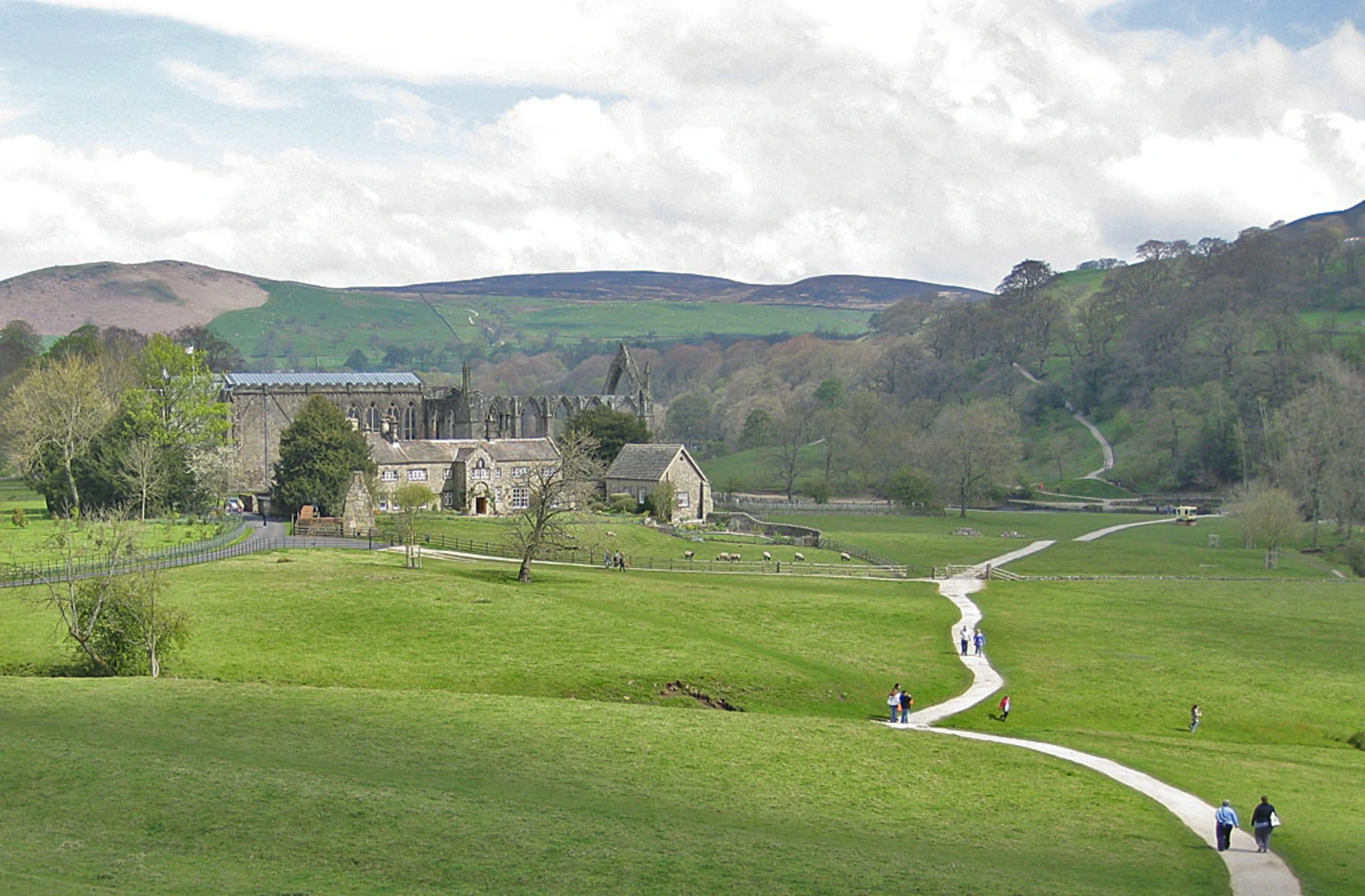 An image depicting the trail Bolton Abbey Estate Country Park and its surrounding area.
