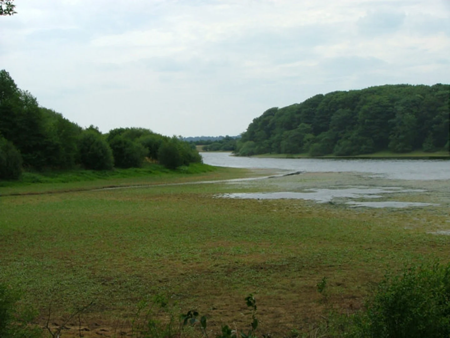 An image depicting the trail Bosley Reservoir Loop Walk and its surrounding area.