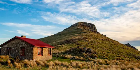 An image depicting the trail Mount Herbert-Te Ahu Patiki via Kaituna Valley Packhorse Hut Track and its surrounding area.