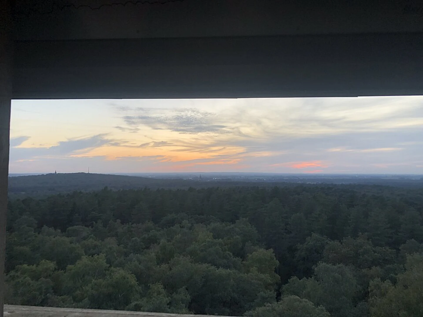 An image depicting the trail Hulzenberg, Uitzichttoren and Hooge Heide Loop and its surrounding area.