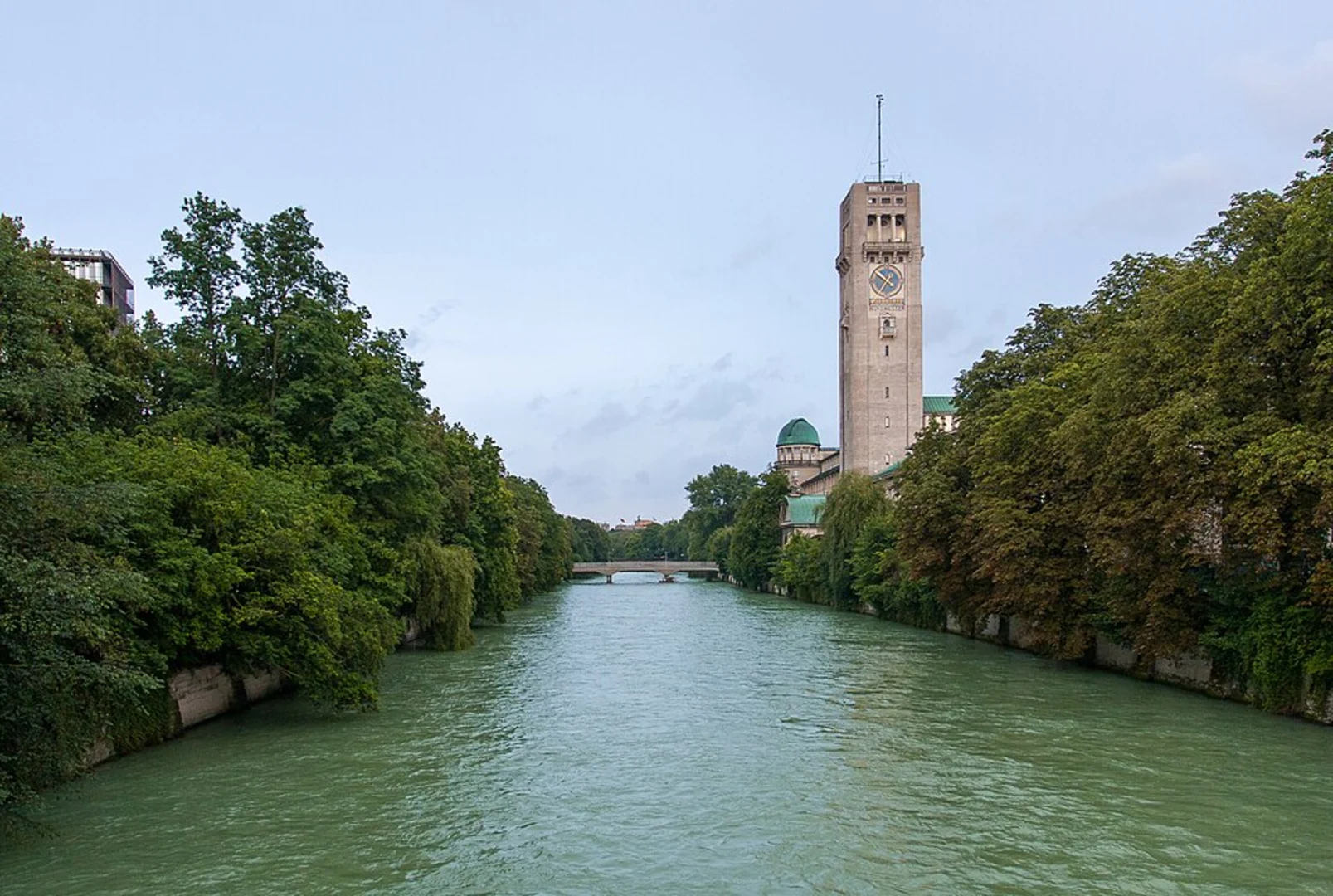 An image depicting the trail Isar and Isarwerkkanal Loop and its surrounding area.