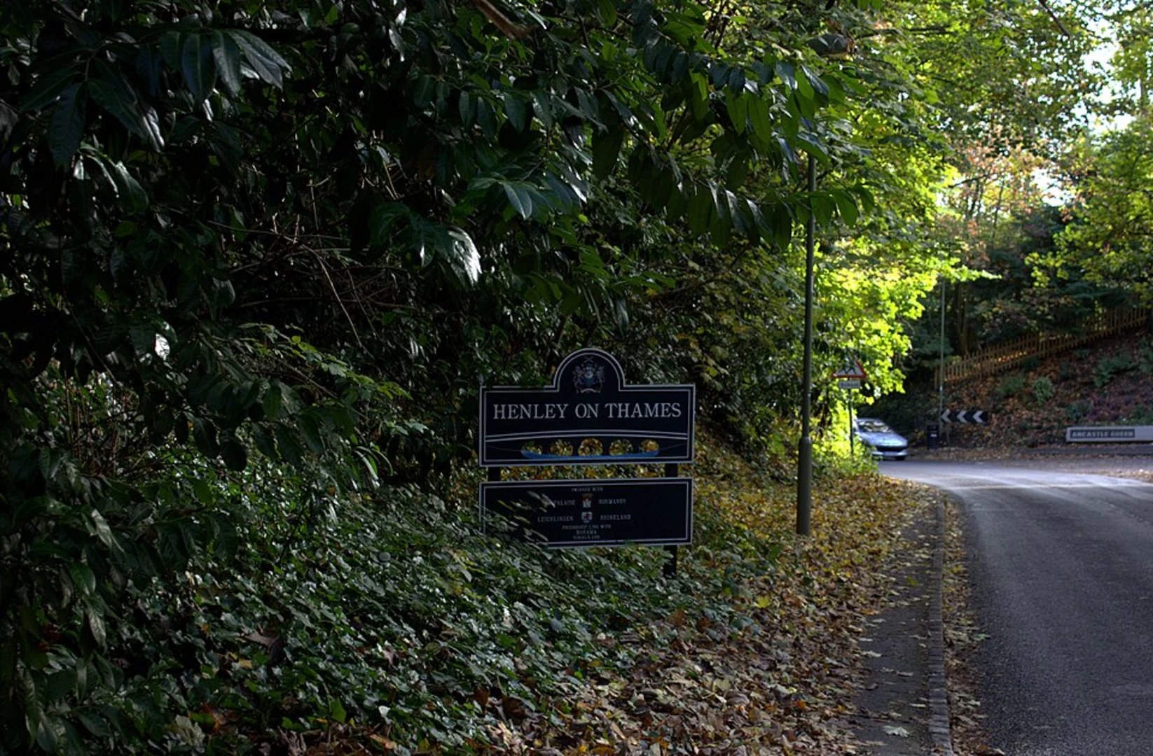 An image depicting the trail Colesbourne Gardens Loop and its surrounding area.