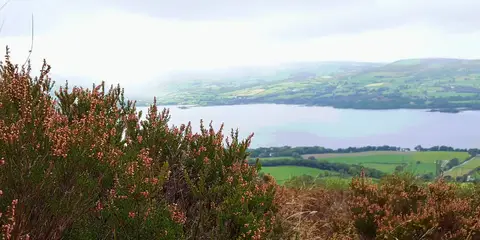 An image depicting the trail Sli Eala and its surrounding area.