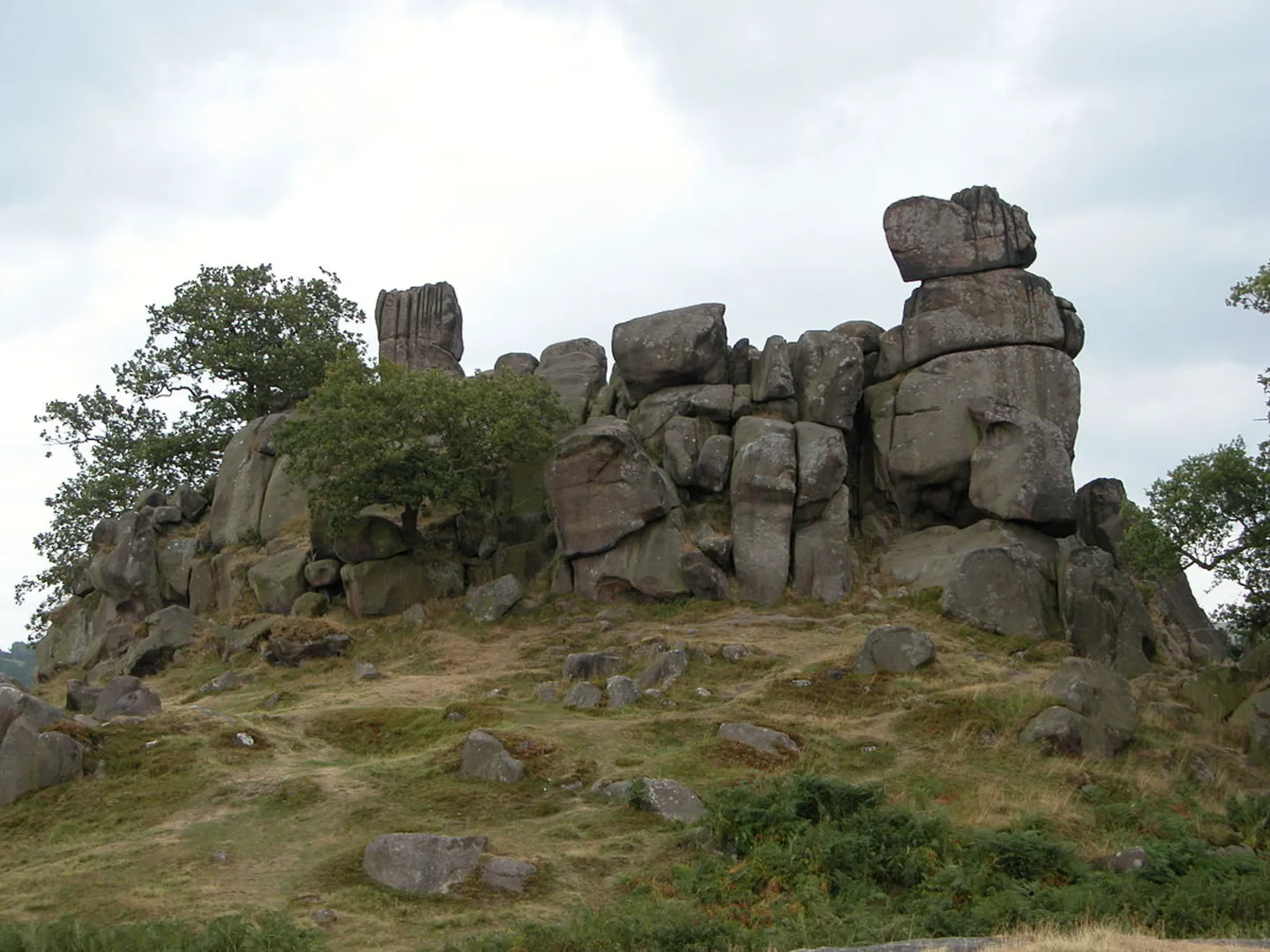An image depicting the trail Elton to Middleton by Youlgreave Loop Walk and its surrounding area.