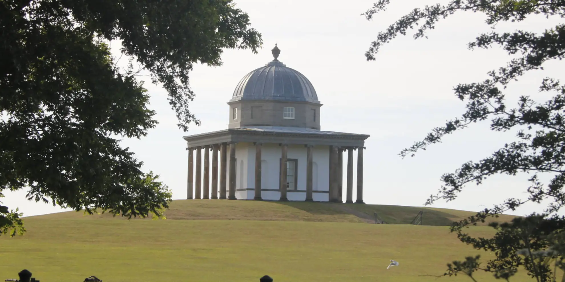 An image depicting the trail Hardwick Hall Park and its surrounding area.