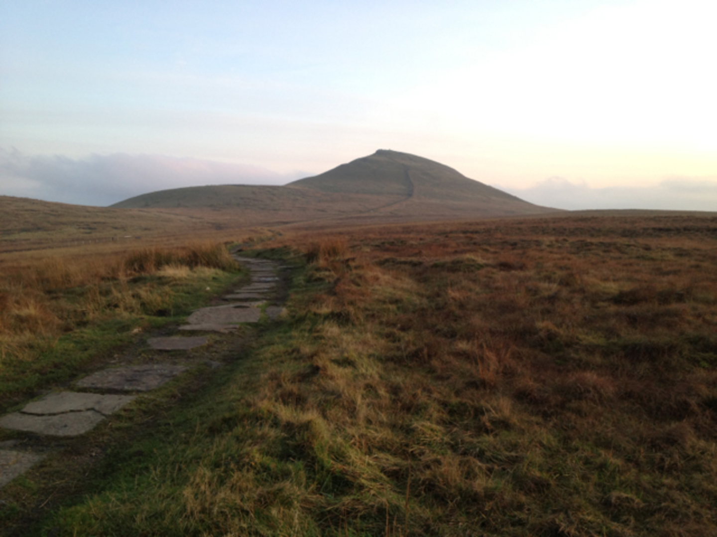 An image depicting the trail Three Shires Head and Shutlingsloe Loop from Derbyshire Bridge and its surrounding area.
