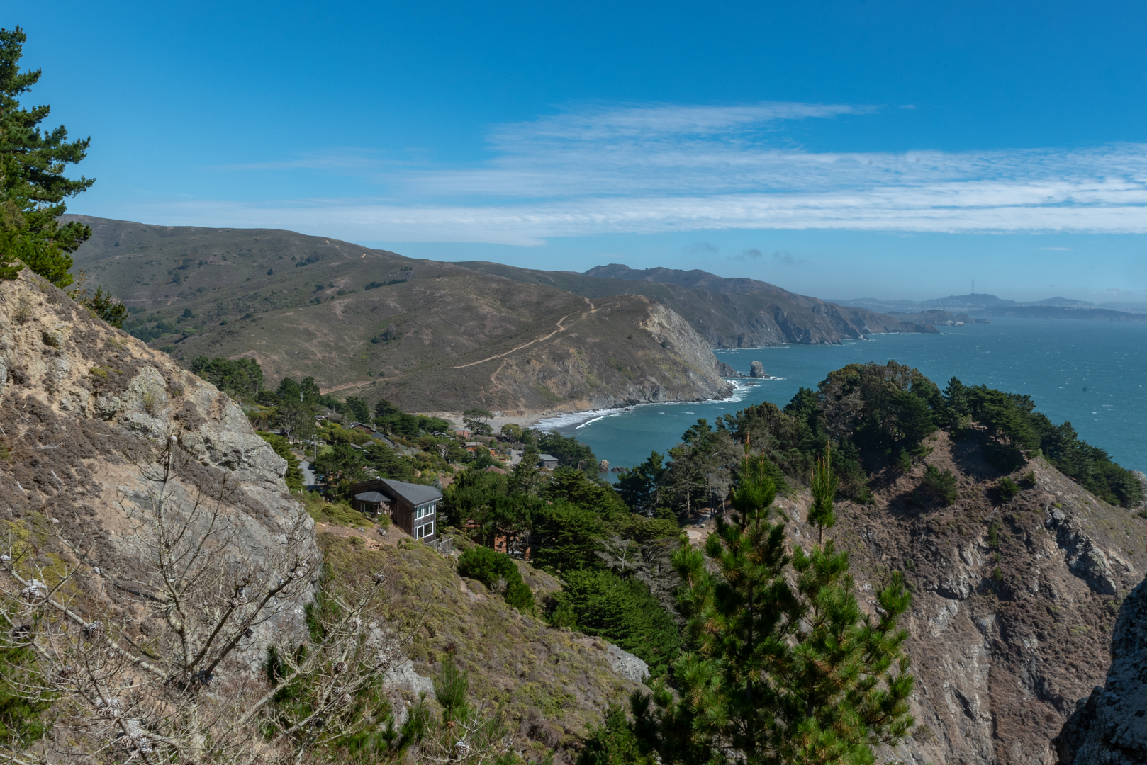 An image depicting the trail Dias Ridge Trail and its surrounding area.