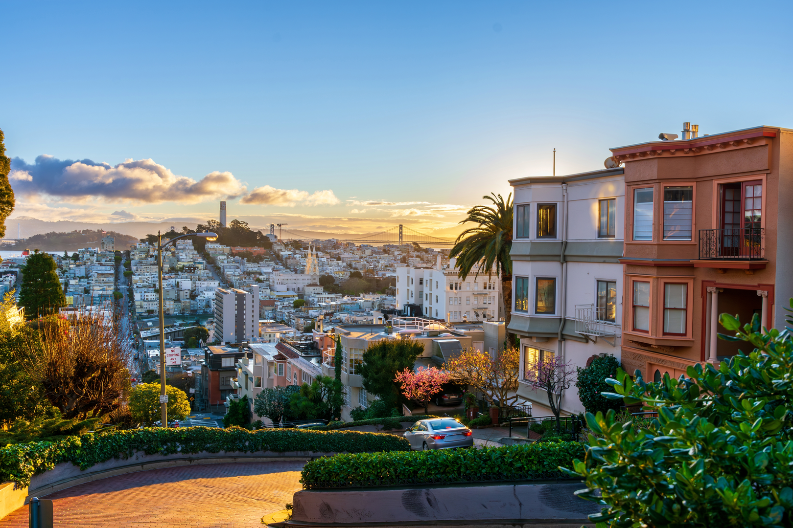 An image depicting the trail Lombard Street Loop and its surrounding area.