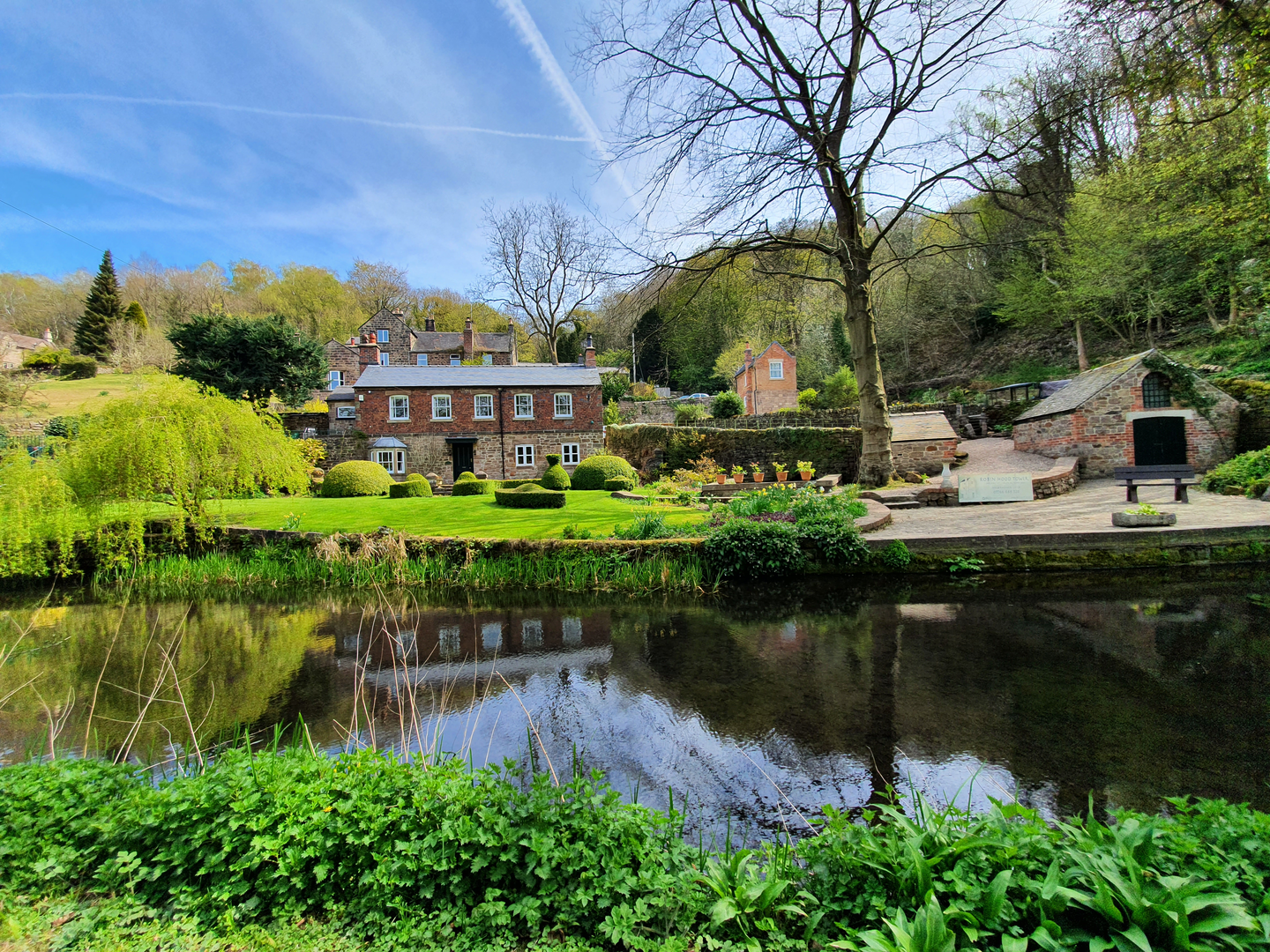 An image depicting the trail Derbyshire Dawdle and its surrounding area.