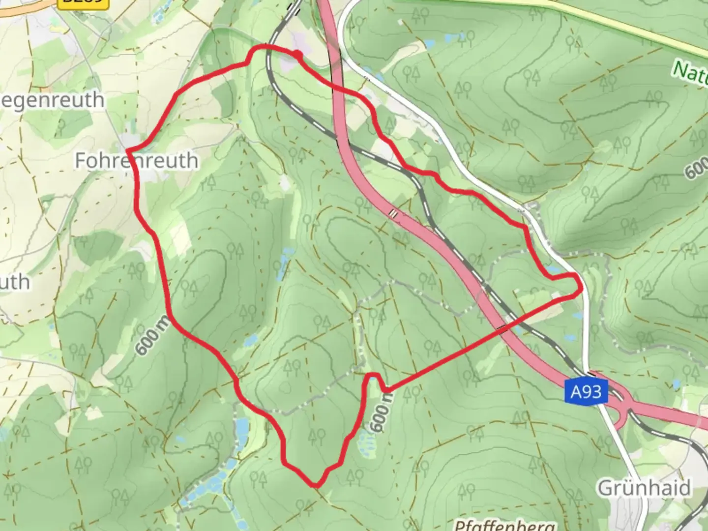 An image depicting the trail Rundwanderweg 2 Fohrenreuth and its surrounding area.
