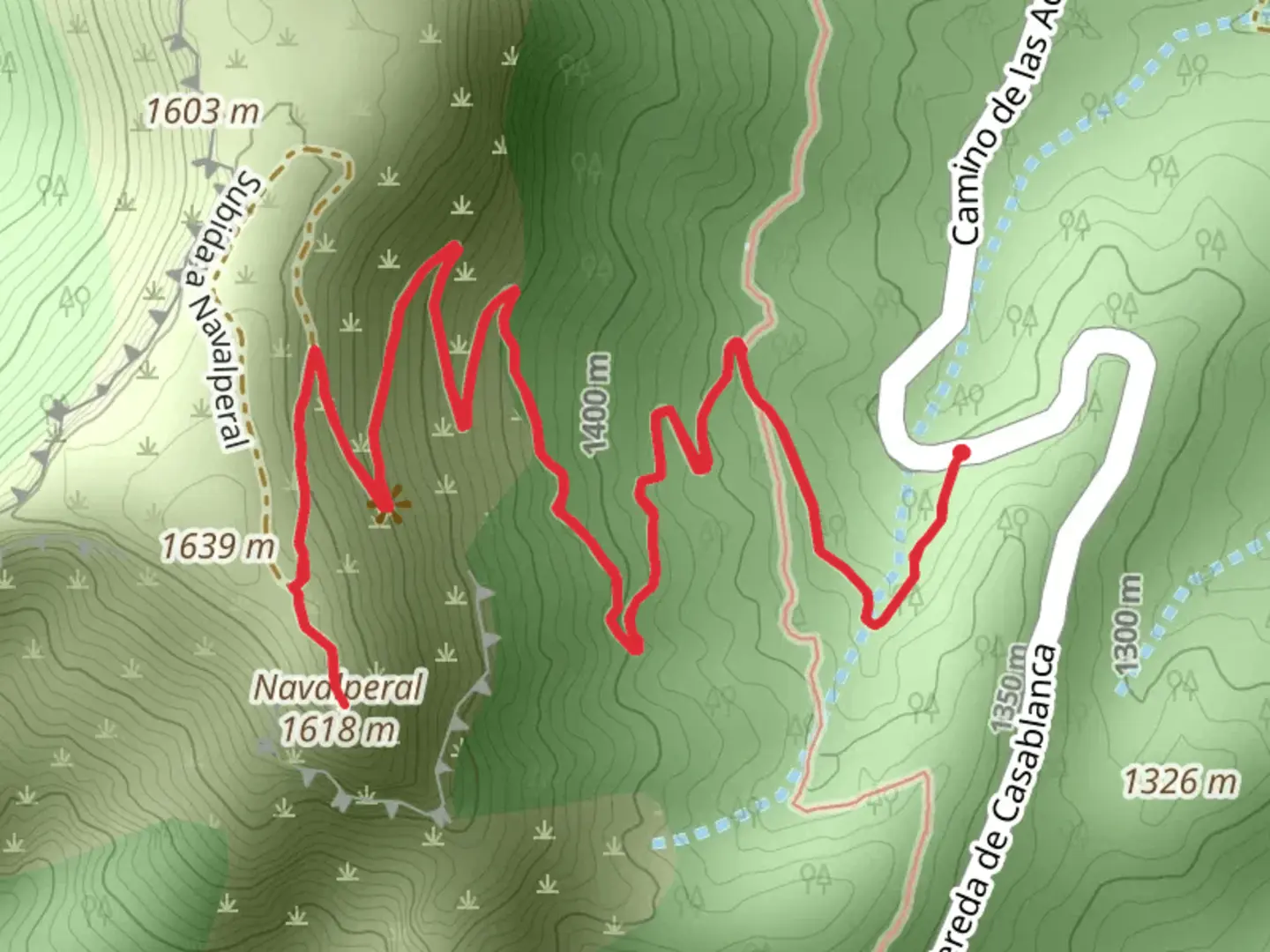 An image depicting the trail Acebeas - Navalperal Summit and its surrounding area.