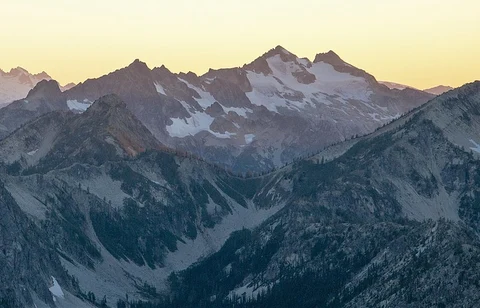 An image depicting the trail McGregor Mountain Trail via PCT and its surrounding area.