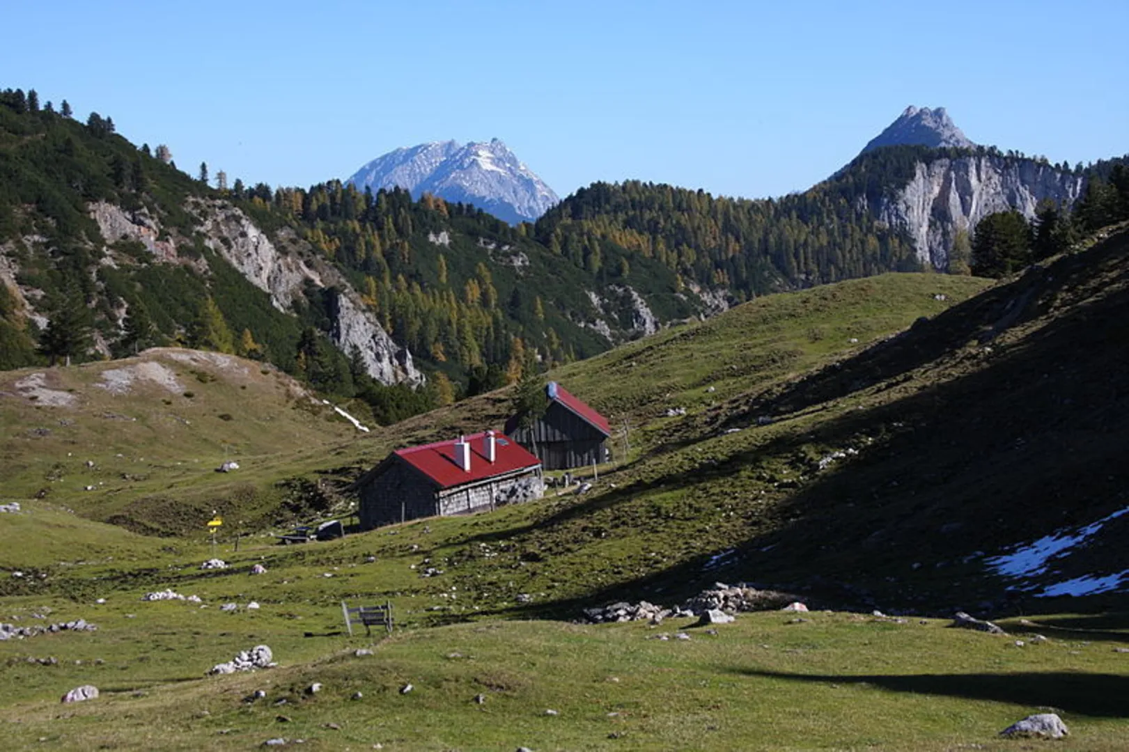 An image depicting the trail Lakes - Ahorn - und Grafenbergsee and its surrounding area.