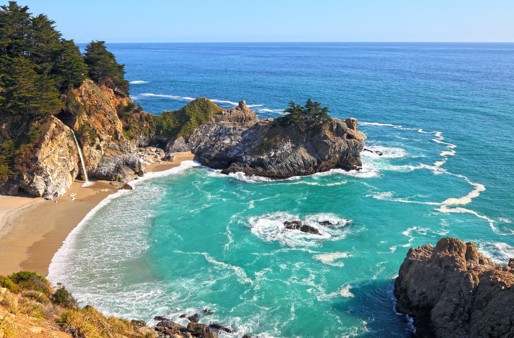 An image depicting the trail Tin House Fire Road - Tan Bark Trail and its surrounding area.