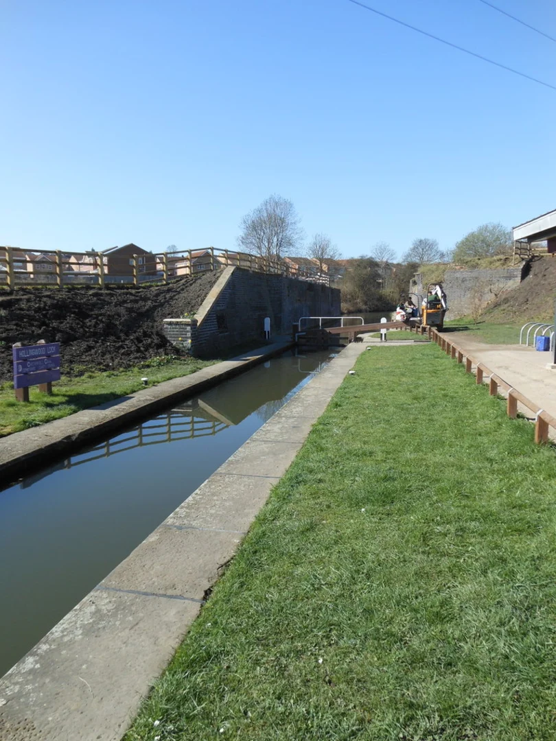 An image depicting the trail Hollingwood to Renishaw Walk and its surrounding area.