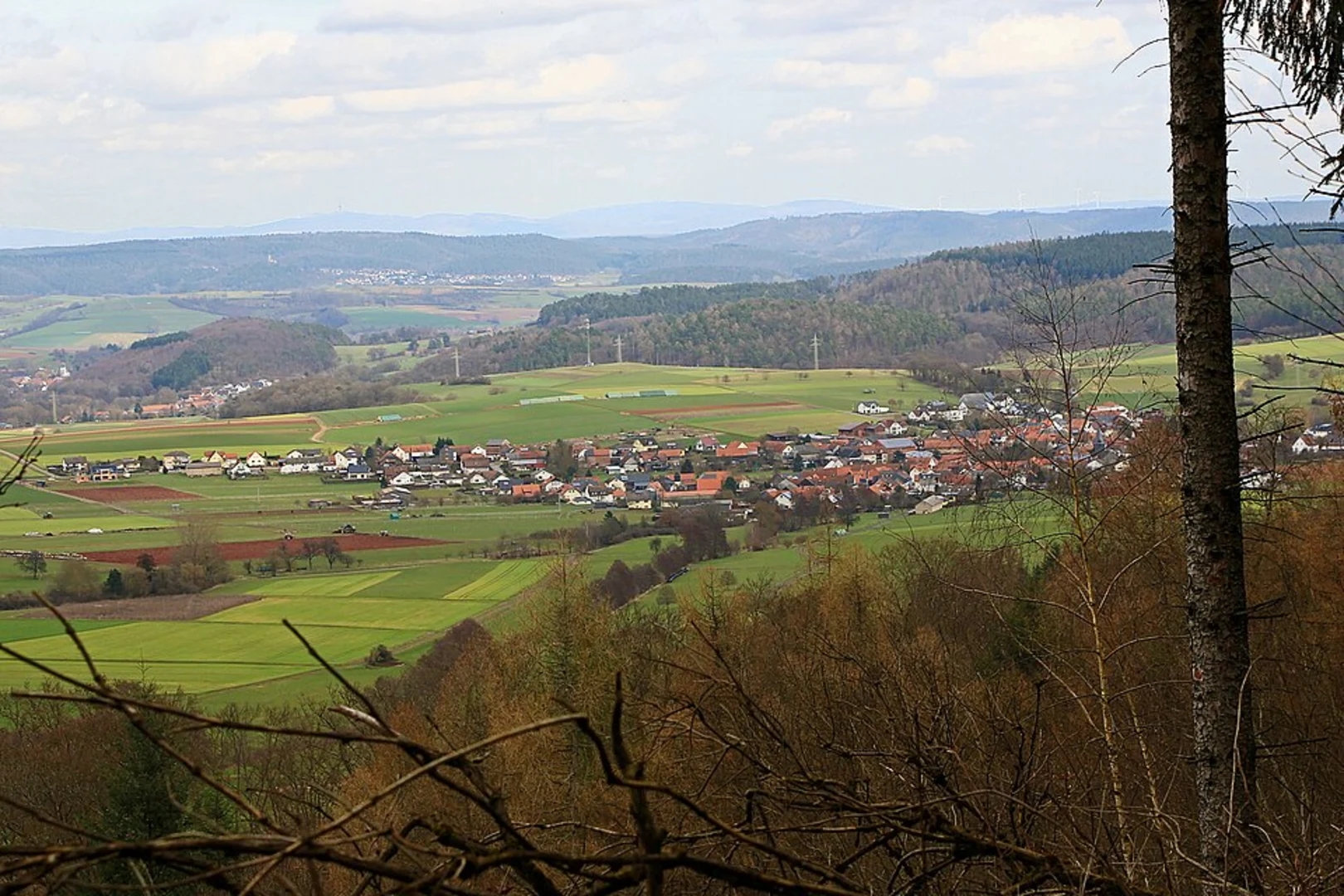 An image depicting the trail Hessenweg and Wilhelmsweg and its surrounding area.