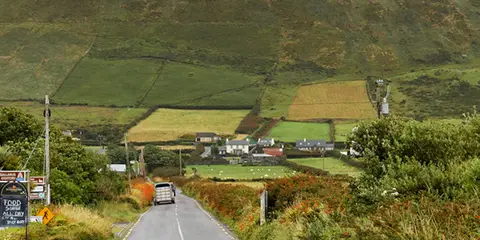 An image depicting the trail Slea Head Loop and its surrounding area.