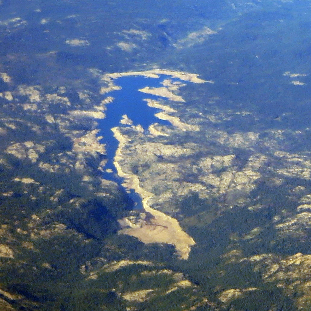 An image depicting the trail Sword Lake via County Line Trail and its surrounding area.