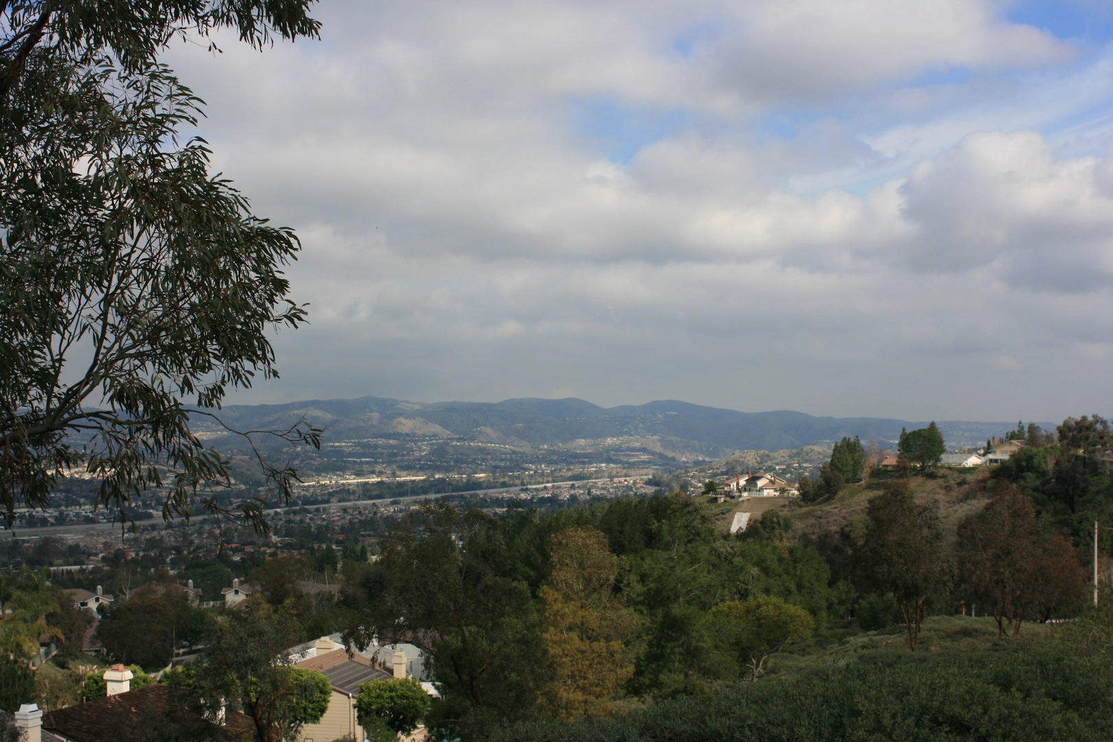 An image depicting the trail Anaheim Hills Walking Loop Trail and its surrounding area.