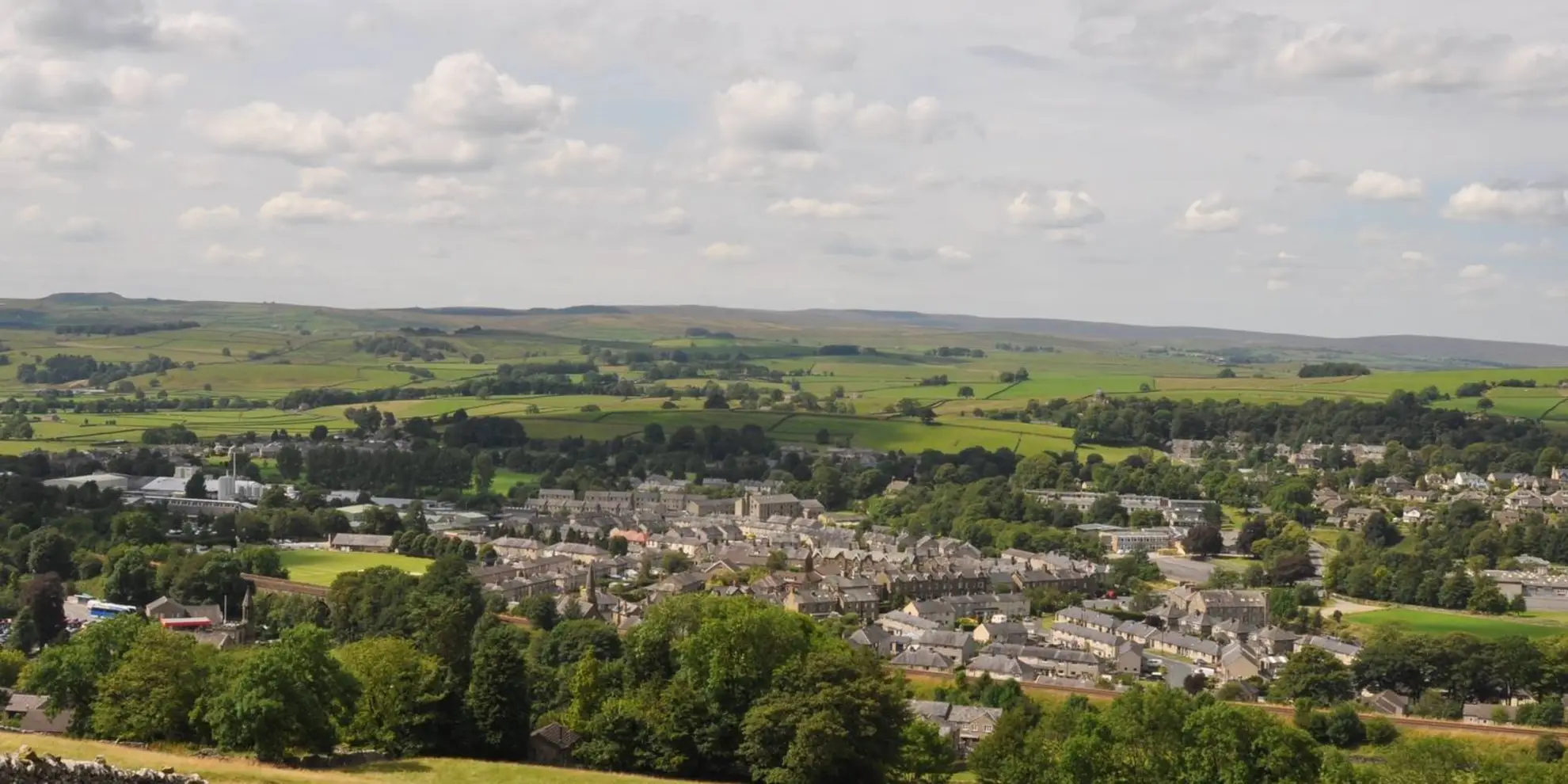 An image depicting the trail Settle Circular Walk and its surrounding area.